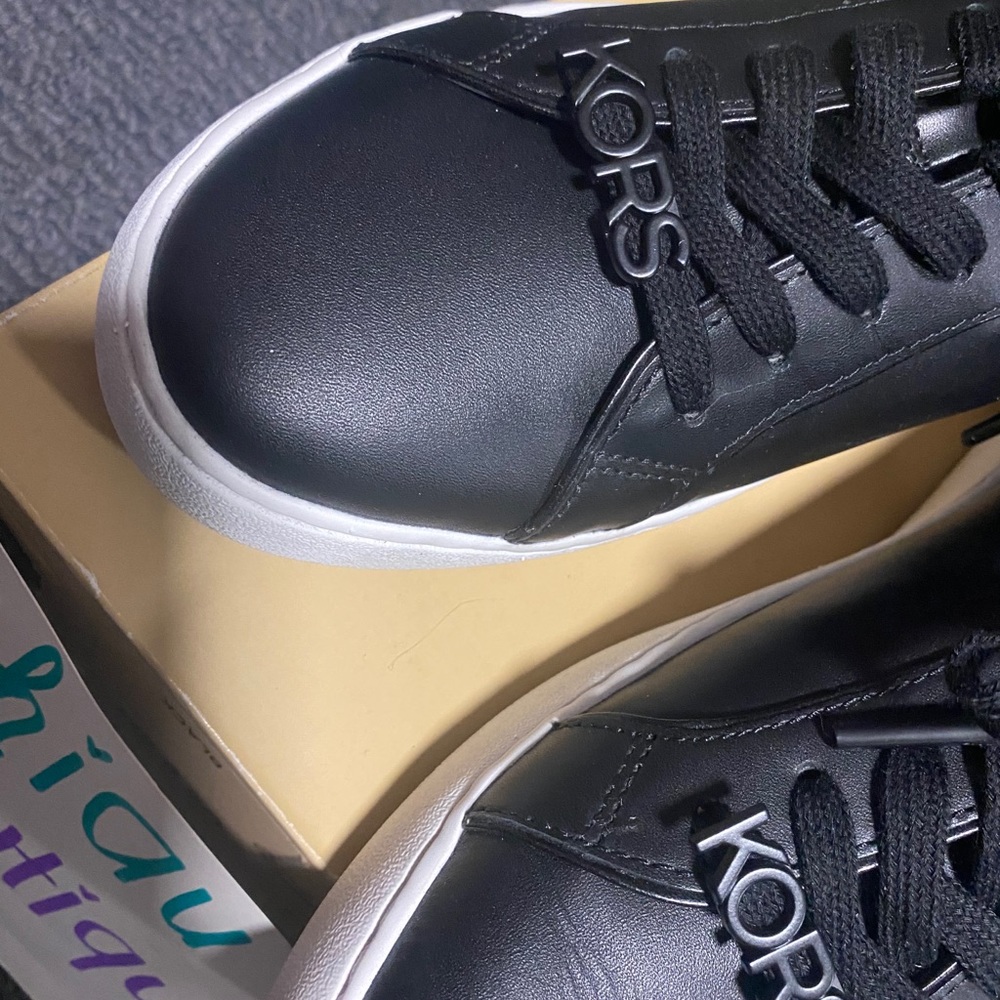Michael Kors • Harper Lace Up • Women’s 9.5 - Picture 3 of 7